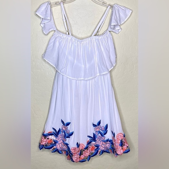 Miami size small cold shoulder mini dress white with embroidered floral print - Picture 2 of 13